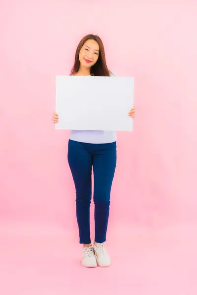 Portrait Beautiful Young Asian Woman Show Empty White Billboard Text — Stock Photo, Image