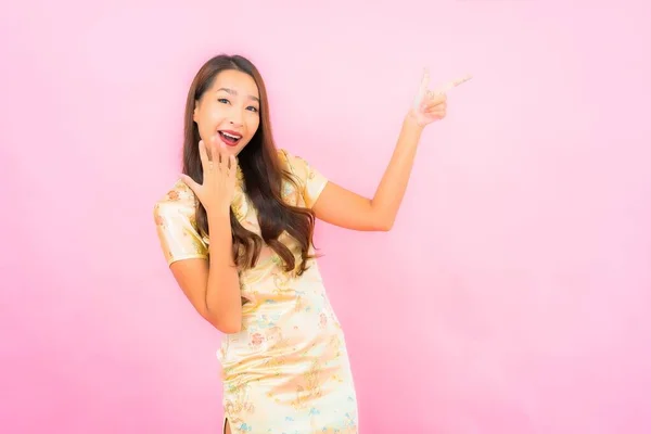 Retrato Bonito Jovem Asiático Mulher Sorriso Ação Com Chinês Novo — Fotografia de Stock
