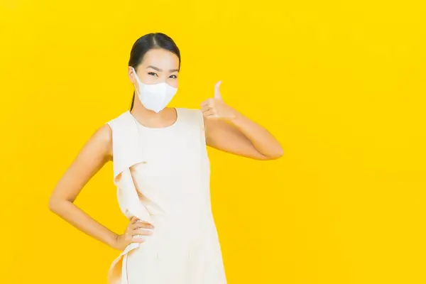 Porträtt Vacker Ung Asiatisk Kvinna Med Mask För Att Skydda — Stockfoto