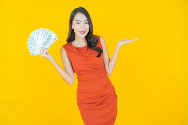 Portrét Krásná Mladá Asijská Žena Úsměv Velkým Množstvím Peněz Peněz — Stock fotografie