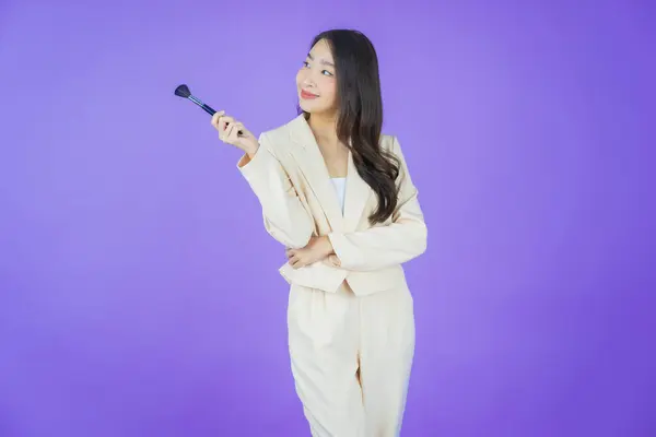 Porträt Schöne Junge Asiatische Frau Mit Make Pinsel Kosmetik Auf — Stockfoto