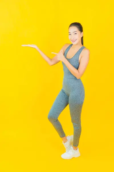 Ritratto Bella Giovane Donna Asiatica Con Abbigliamento Sportivo Pronto Esercizio — Foto Stock