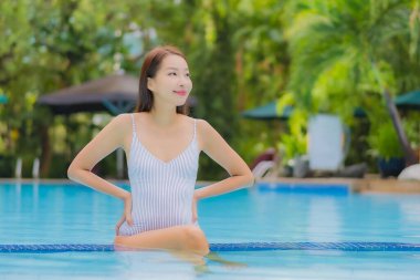 Güzel bir Asyalı kadın portresi. Rahatına bak. Rahatına bak.