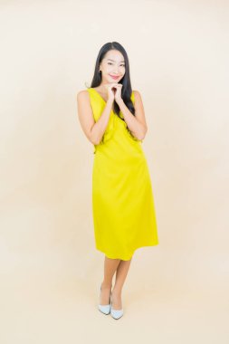 Asyalı güzel bir kadının portresi.