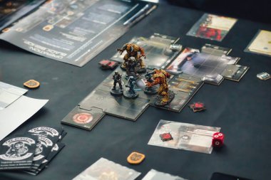 Doom RPG masa oyunundan plastik boyanmış minyatürler