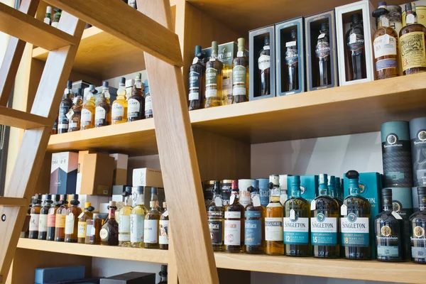 Shelves Premium Brand Single Malt Blended Whisky Bottles Specialist Liquor — Stock Photo, Image