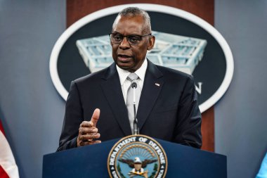 Washington D.C., ABD - 1 Şubat 2024: Savunma Bakanı Lloyd Austin Pentagon 'dan bir güvenlik basın toplantısı düzenliyor