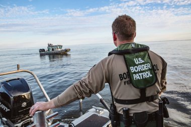 Savaş Yolu, Minnesota, ABD - 19 Haziran 2018: ABD Sınır Devriyesi Sudaki bir teknede