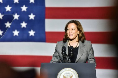 Bowie, MD, ABD - 22 Şubat 2023: Kamala Harris bir siyasi etkinlikte açıklama yaptı (Patrick Siebert)
