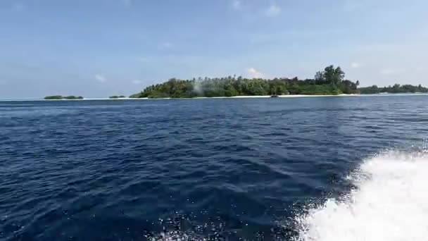 从马尔代夫Maafushi移动的快艇上看 — 图库视频影像