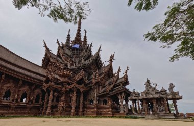 Pattaya 'daki en büyük tahta kale Doğruluk Mabedi