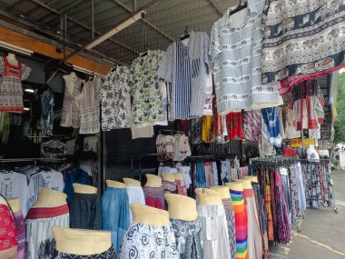 Mae Khachan çevresindeki dükkanlar doğal kaplıca Chiang Rai Eyaleti Tayland