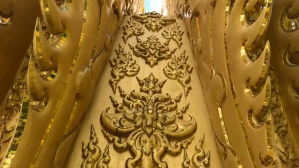 Guldskulptur Staty Vit Buddha Wat Rong Khun Chiang Rai Fps — Stockvideo