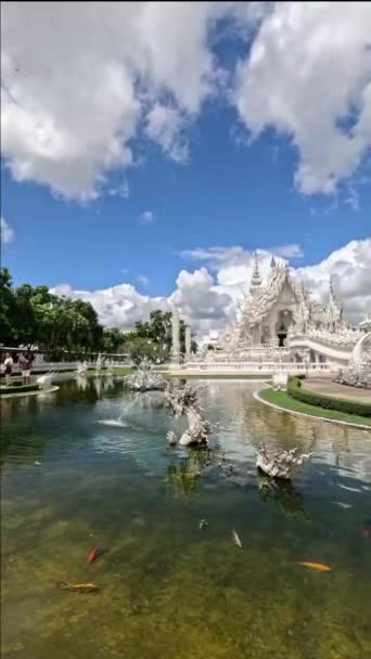 Vitt Tempel Eller Wat Rong Khun Chiang Rai Thailand Porträtt — Stockvideo