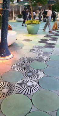 24 Eylül 2023 'te Bangkok' ta dekoratif hava yürüyüşü giderleri ve kaldırımlar çekildi.