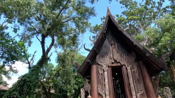 泰国清莱北部村庄的Baan Dam博物馆或Black House博物馆 — 图库视频影像