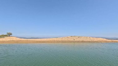 Kaptai Gölü Chittagong 'un Rangamati bölgesinde yapay bir su kaynağı.