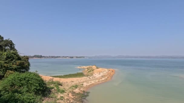 Blick Auf Insel Und Flora Kaptai See Vom Hochdeck — Stockvideo