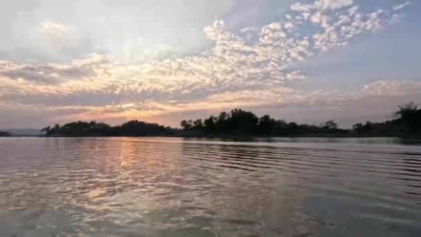 Tropik Manzara Kaptai Gölü Dramatik Gökyüzü Alacakaranlıkta — Stok video
