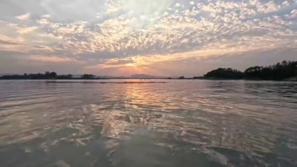 Dramatische Hemel Met Wolken Van Kaptai Meer Landschap — Stockvideo