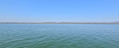 Kaptai Gölü 'nün panaromik manzarası Rangamati Chittagong