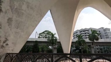 Shahbag Dhaka Üniversitesi 'nin 60 fps bölgesindeki üç liderin anıt mezarı.
