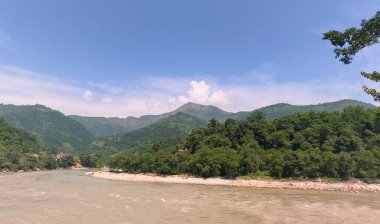 Nepal 'deki Trishuli Nehri kolu.