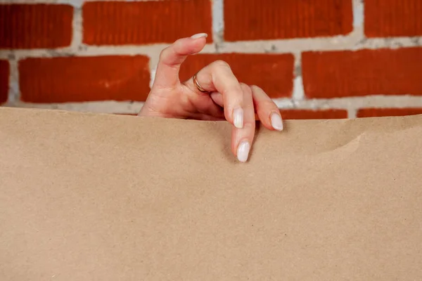Hand Holding Sheet Kraft Paper Copy Space — Foto Stock