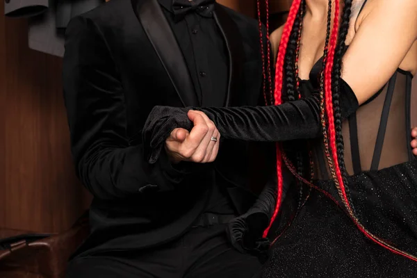 Elegant Koppel Zwarte Stijlvolle Outfits Mooie Vrouw Man Zijn Verliefd — Stockfoto