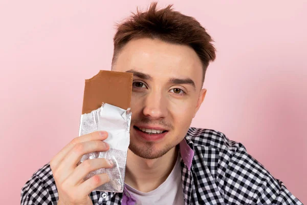 Happy Young Man Drinking Coke Eating Chocolate Bar Fast Food — Stock Photo, Image