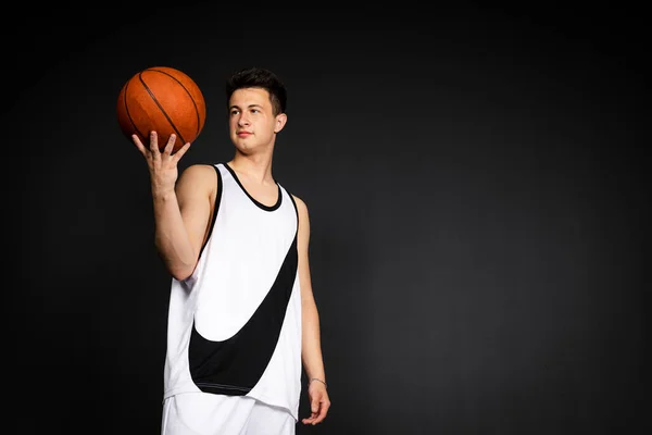 Minsk Vitryssland Maj 2023 Stilig Ung Basketspelare Vita Sportkläder Aktion — Stockfoto