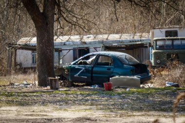 Dovhalivka, Harkiv bölgesi, Ukrayna, 03.23.2023: Rus ordusunun üssü. Ukraynalı tutsaklara işkence ve gözaltı yeri. Rusya Ukrayna savaşı