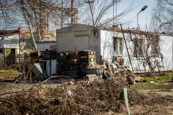 Dovhalivka, Harkiv bölgesi, Ukrayna, 03.23.2023: Rus ordusunun üssü. Ukraynalı tutsaklara işkence ve gözaltı yeri. Rusya Ukrayna savaşı