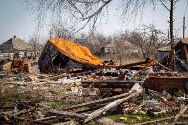 Dovhalivka, Harkiv bölgesi, Ukrayna, 03.23.2023: Rus ordusunun üssü. Ukraynalı tutsaklara işkence ve gözaltı yeri. Rusya Ukrayna savaşı