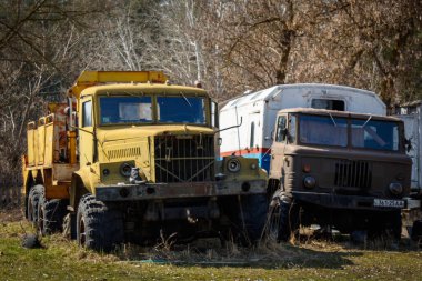 Dovhalivka, Harkiv bölgesi, Ukrayna, 03.23.2023: Rus ordusunun üssü. Ukraynalı tutsaklara işkence ve gözaltı yeri. Rusya Ukrayna savaşı