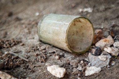 Dovhalivka, Harkiv bölgesi, Ukrayna, 03.23.2023: Rus ordusunun üssü. Ukraynalı tutsaklara işkence ve gözaltı yeri. Rusya Ukrayna savaşı