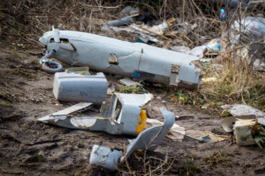 Izium, Kharkiv bölgesi, Ukrayna - 03.24.2023: Izyum Lyceum No. İki. Dağıtım yeri, Rus ordusunun karargahı. Rusya Ukrayna savaşı