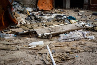 Izium, Kharkiv bölgesi, Ukrayna - 03.24.2023: Izyum Lyceum No. İki. Dağıtım yeri, Rus ordusunun karargahı. Rusya Ukrayna savaşı