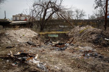 Izium, Kharkiv bölgesi, Ukrayna - 03.24.2023: Izyum Lyceum No. İki. Dağıtım yeri, Rus ordusunun karargahı. Rusya Ukrayna savaşı