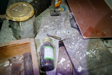 Izium, Kharkiv bölgesi, Ukrayna - 03.24.2023: Izyum Lyceum No. İki. Dağıtım yeri, Rus ordusunun karargahı. Rusya Ukrayna savaşı