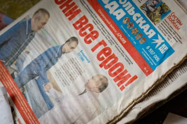 Izium, Kharkiv bölgesi, Ukrayna - 03.24.2023: Izyum Lyceum No. İki. Dağıtım yeri, Rus ordusunun karargahı. Rusya Ukrayna savaşı