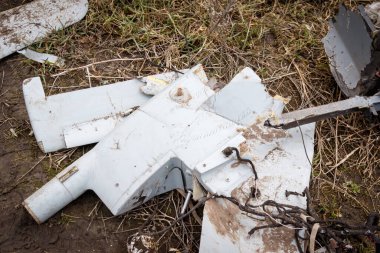 Izium, Kharkiv bölgesi, Ukrayna - 03.24.2023: Izyum Lyceum No. İki. Dağıtım yeri, Rus ordusunun karargahı. Rusya Ukrayna savaşı