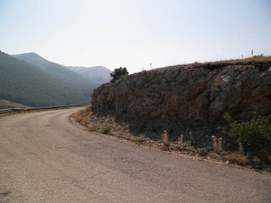 Makedonya 'nın Galiçya Ulusal Parkı Dağları. Makedonya 'da Offroad, Balkan doğası ve keşif kavramı.