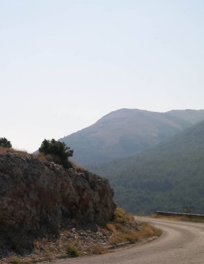 Makedonya 'nın Galiçya Ulusal Parkı Dağları. Galiçya, Ochrid ve Prespa Gölü arasındaki Ulusal Park 'tır. Makedonya 'da Offroad, Balkan doğası ve keşif kavramı.