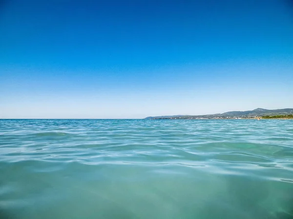 意大利托斯卡纳Vada海岸 地中海自然在夏日里 蓝蓝的 泰伦尼海的背景是蓝天 假期和自然的概念 复制空间 — 图库照片
