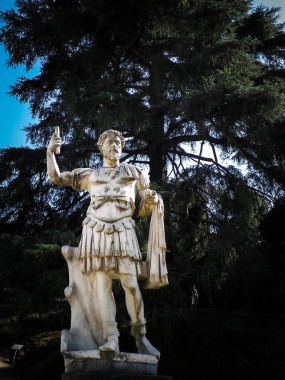 Boboli Bahçeleri 'ndeki anıt. Boboli Bahçeleri Floransa 'nın en büyük yangınlarından biri. Güzel Roma mimarisi. Turistik bir yer.
