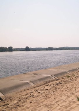 Vistula 'nın haliçleri Sobieszewska adasından görüldü. Kuzey Polonya 'nın doğası.