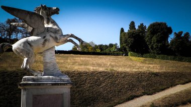 Floransa 'daki Boboli Bahçelerinde Pegasus Heykeli