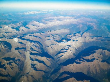 Dünya ve Alp Dağları 'nın Ufku. Uzay gemisi ya da uçaktan görüntüle.
