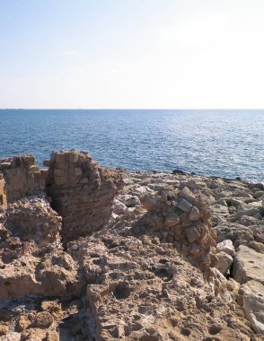Paphos Kalesi 'nin savunma bölümünün kalıntıları. Kale, 1570 yılında Venedik-Türkiye savaşları sırasında kısmen hasar gördü. Kıbrıs adasında turistik ilgi.